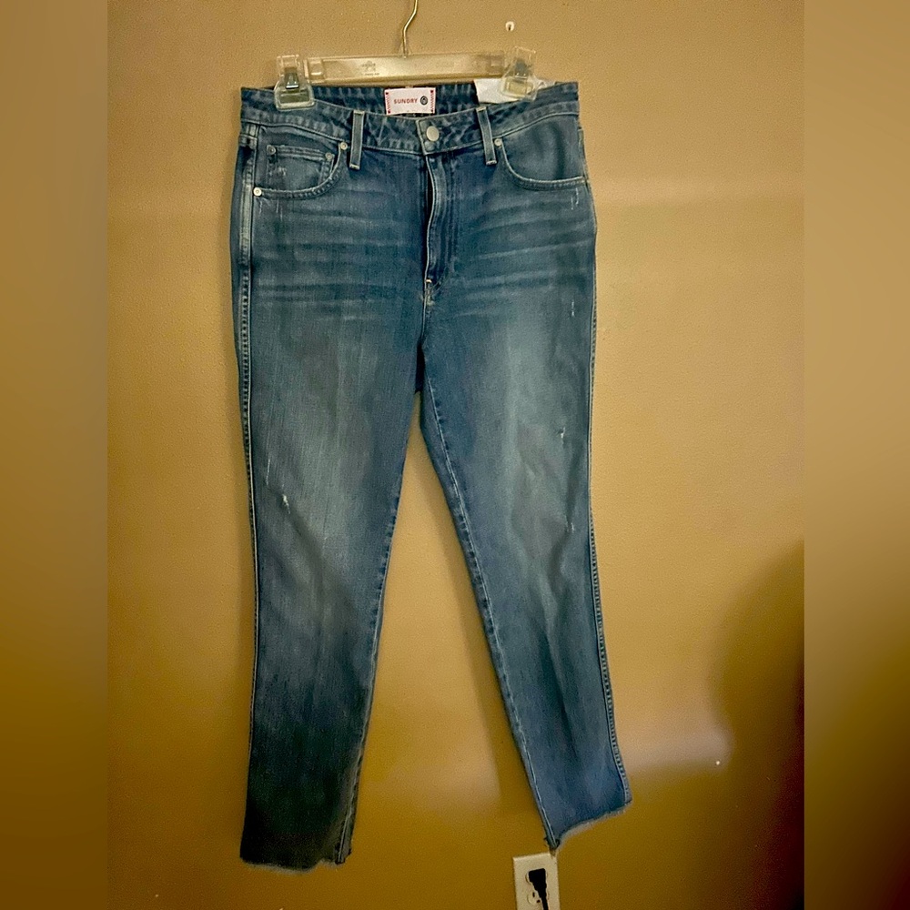 NEW Sundry straight legged frayed hemmed jeans-sz 29